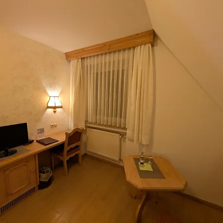 Hotel Hotel-gasthof Zur Rose Weissenhorn