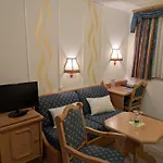 Hotel-gasthof Zur Rose Otel Weißenhorn