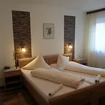 Otel Hotel-gasthof Zur Rose Weißenhorn