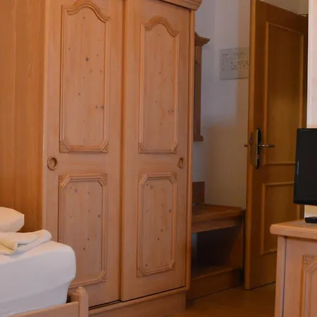Hotel-gasthof Zur Rose فندق Weißenhorn