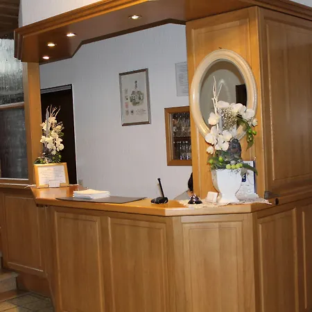 Hotel-gasthof Zur Rose فندق