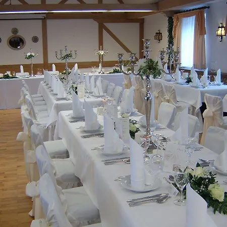 Hotel-gasthof Zur Rose فندق Weißenhorn