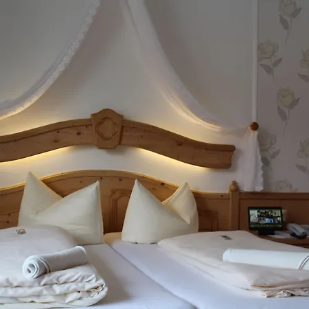Hotel-gasthof Zur Rose Hotell 3*