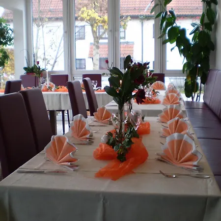 فندق Hotel-gasthof Zur Rose