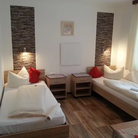 Hotel-gasthof Zur Rose فندق 3*